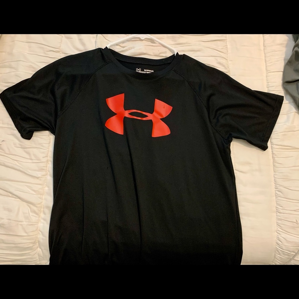 UNDER ARMOUR WORKOUT SHIRT